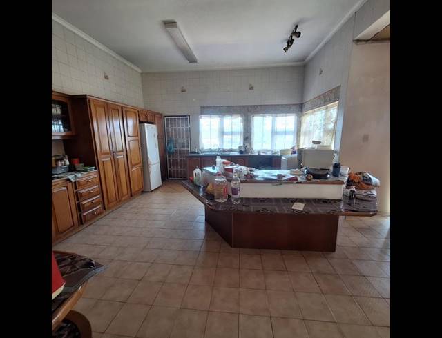 6 BEDROOM HOUSE FOR SALE IN RESERVOIR HILLS